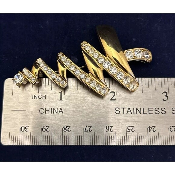 Vintage Monet Christmas Tree Brooch Rhinestone Gold Tone Zig Zag Holiday Pin - Picture 4 of 5
